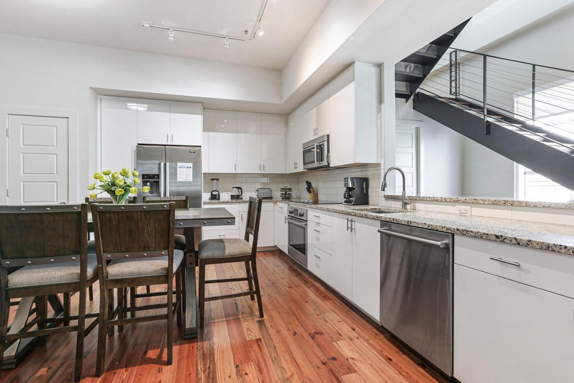 Upscale Condos And Penthouses Close To Canal And Bourbon St New Orleans Bagian luar foto