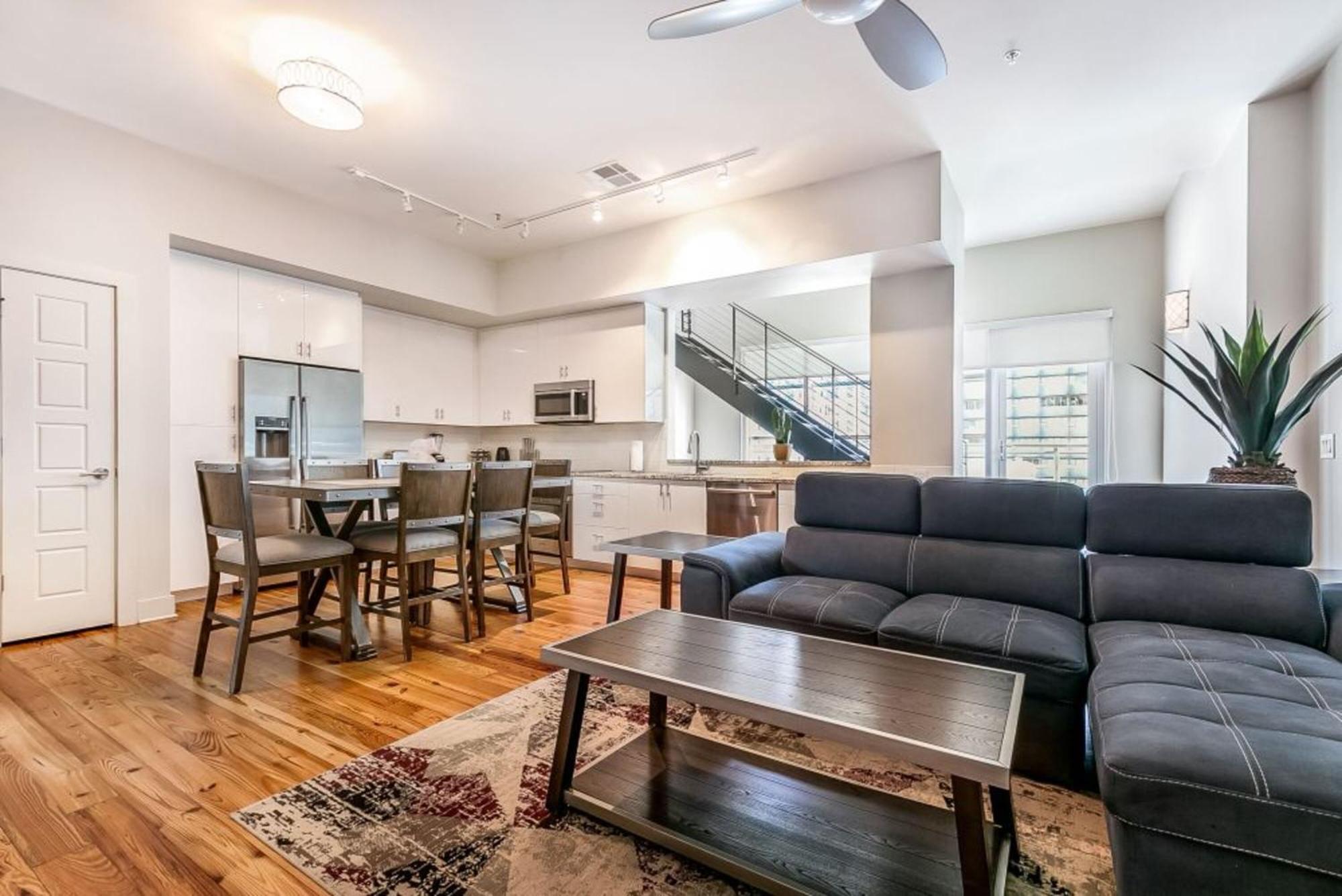Upscale Condos And Penthouses Close To Canal And Bourbon St New Orleans Bagian luar foto