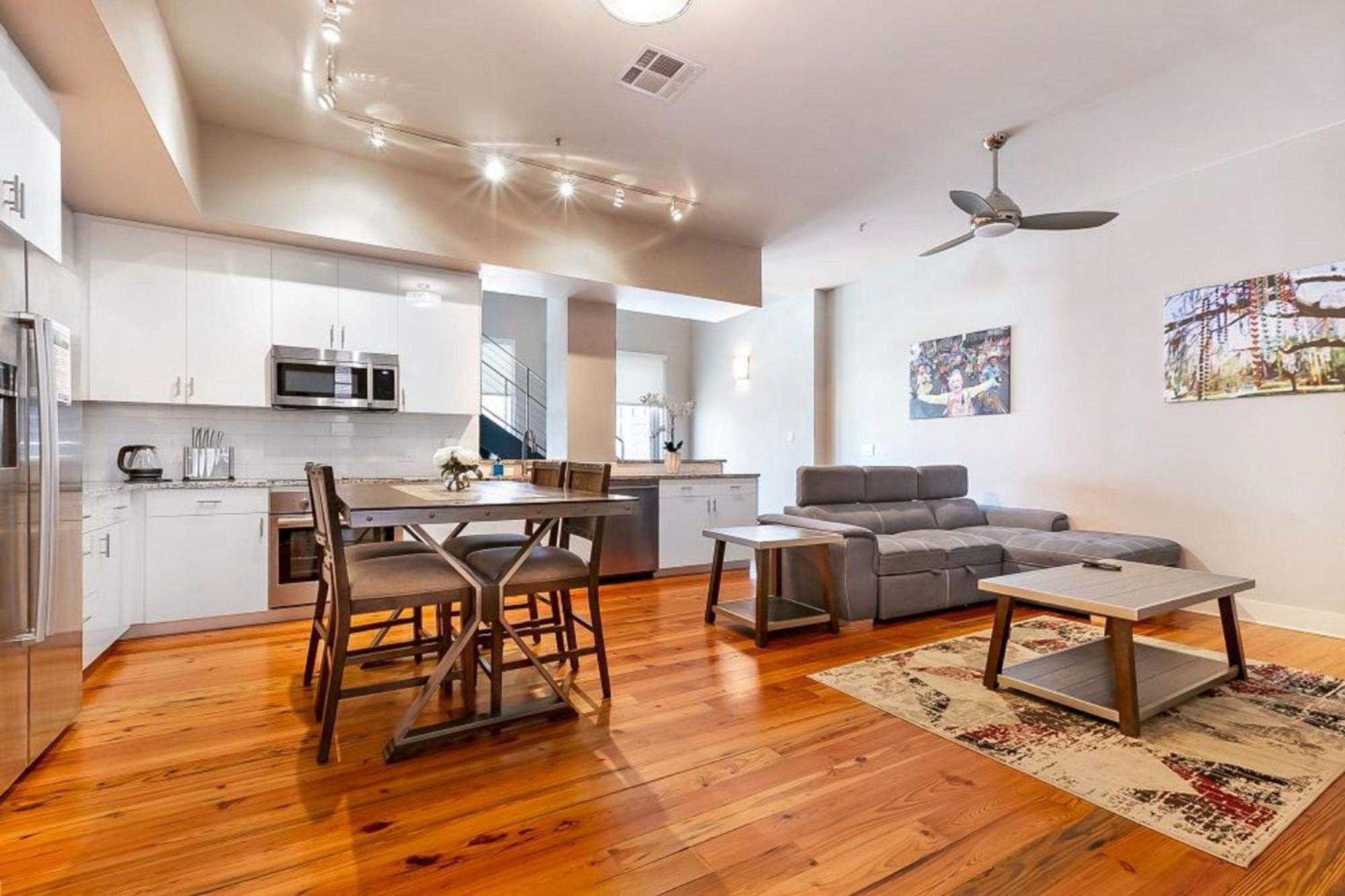 Upscale Condos And Penthouses Close To Canal And Bourbon St New Orleans Bagian luar foto