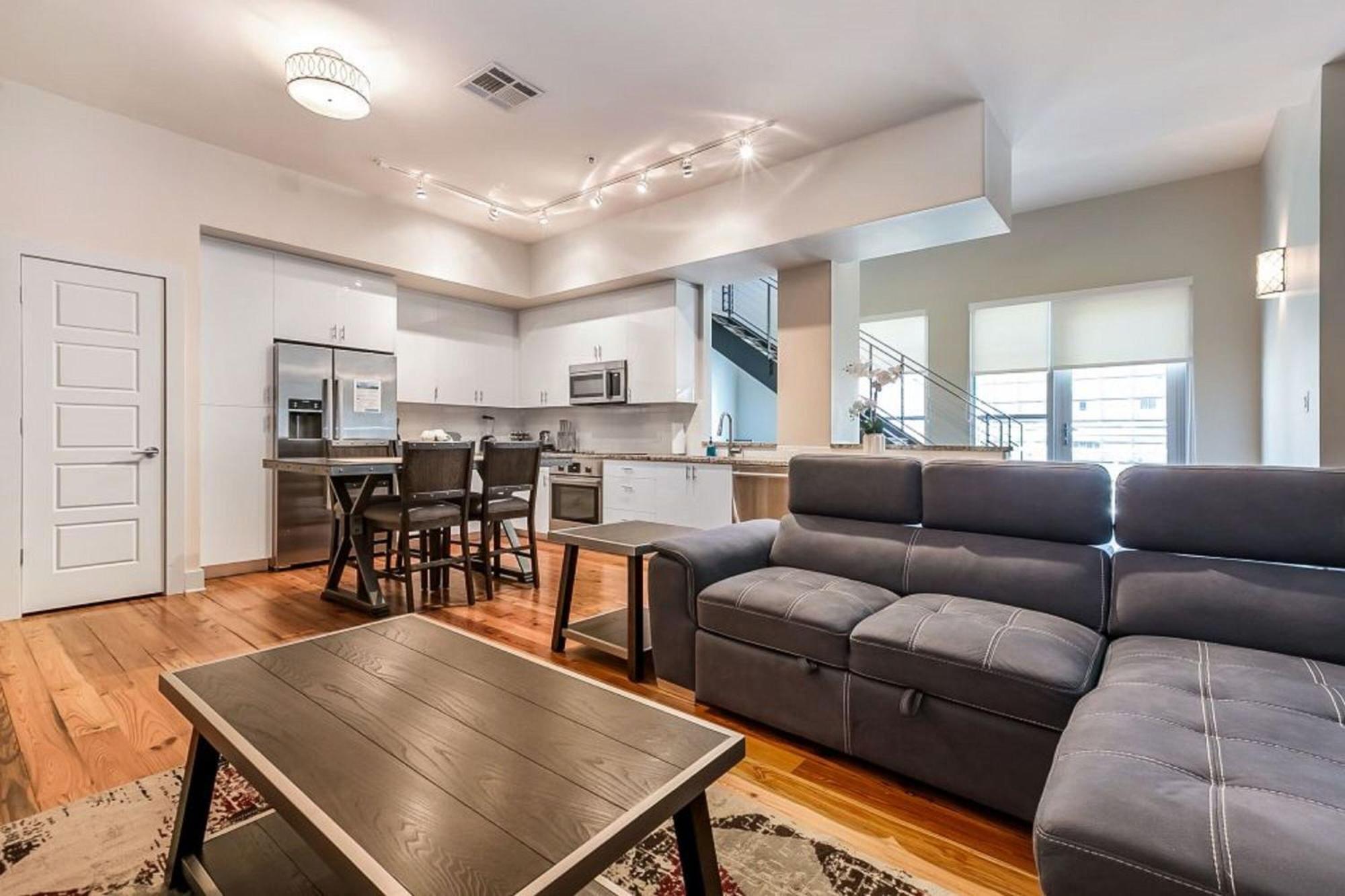 Upscale Condos And Penthouses Close To Canal And Bourbon St New Orleans Bagian luar foto