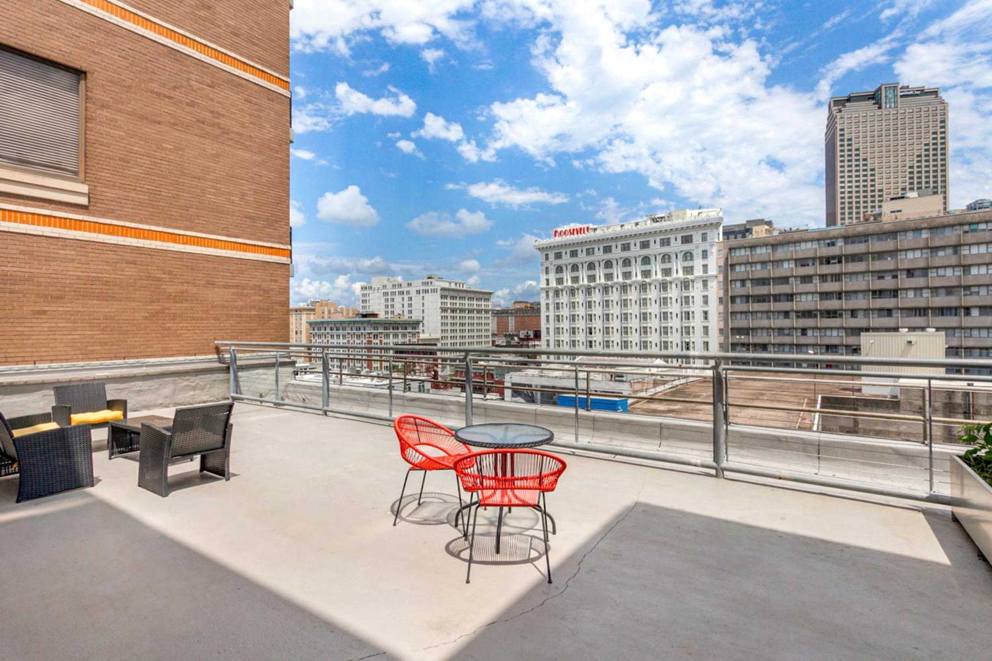 Upscale Condos And Penthouses Close To Canal And Bourbon St New Orleans Bagian luar foto