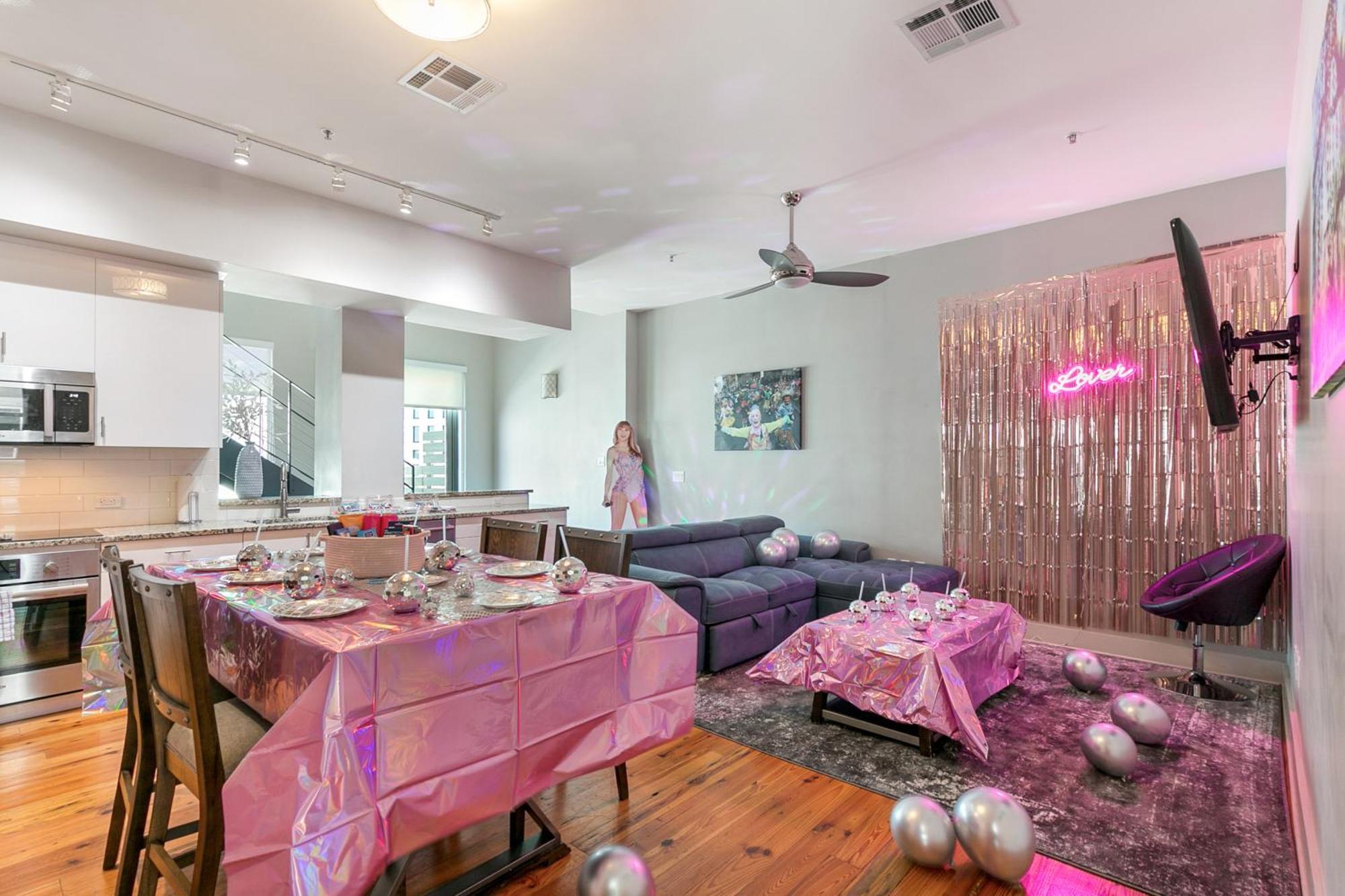 Upscale Condos And Penthouses Close To Canal And Bourbon St New Orleans Bagian luar foto