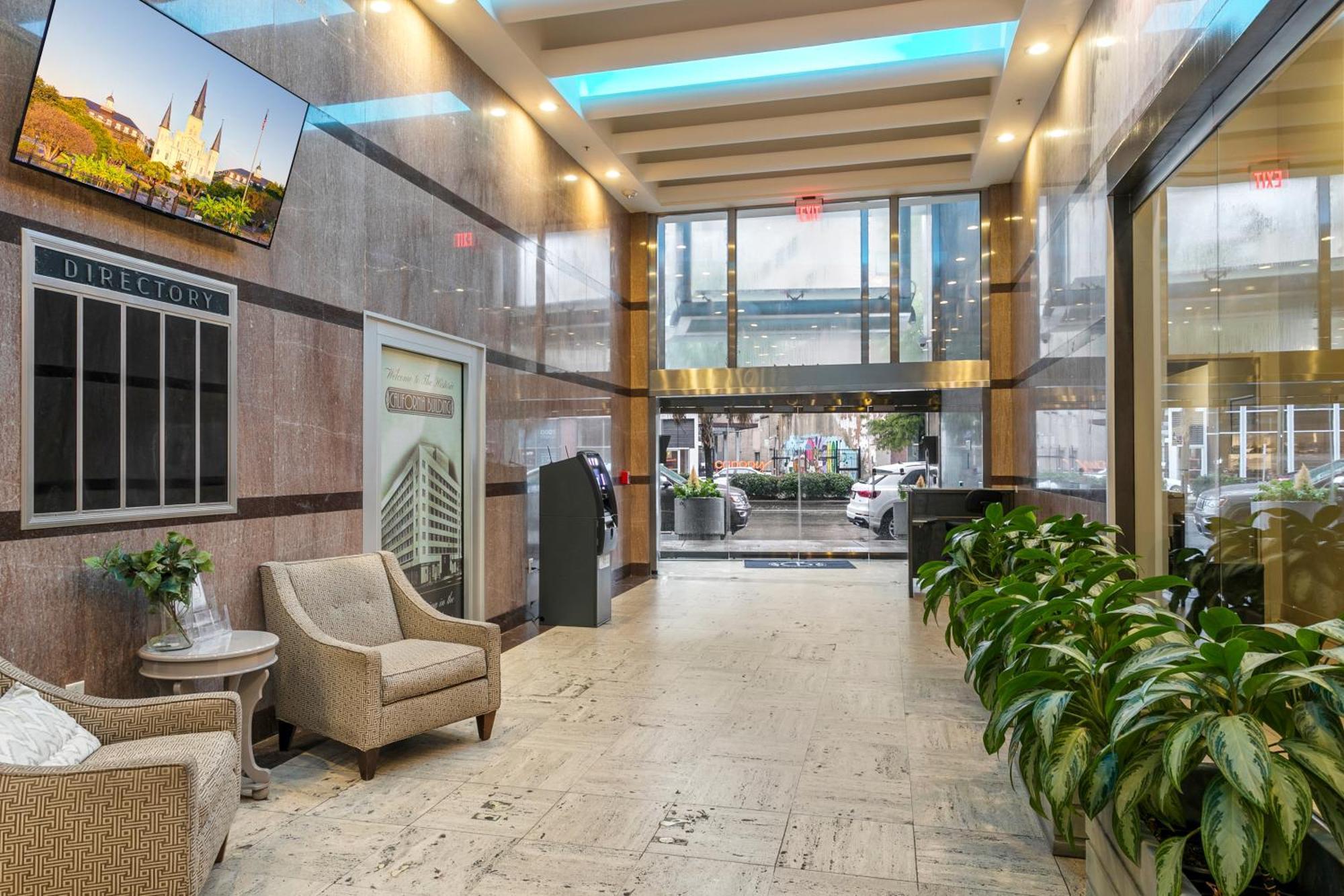 Upscale Condos And Penthouses Close To Canal And Bourbon St New Orleans Bagian luar foto